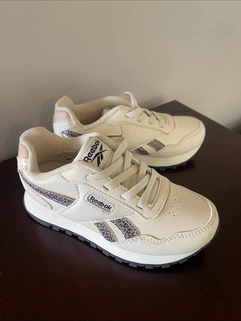 Reebok NWOT Kids Cream Leopard Accent Classic Sneaker